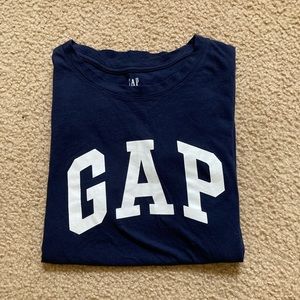 Women’s navy blue GAP tshirt